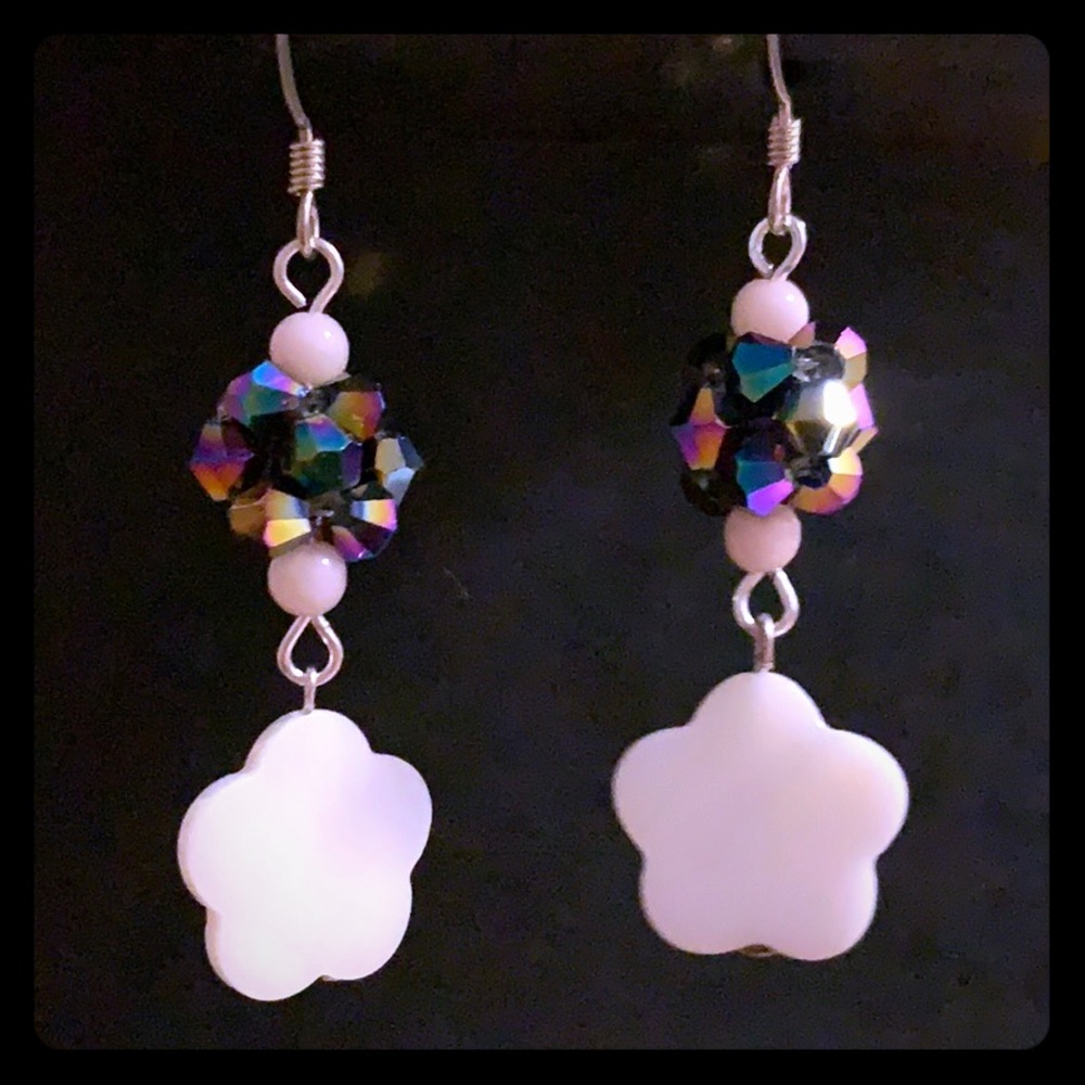 NWT Hand Beaded crystal ball shell dangle earrings